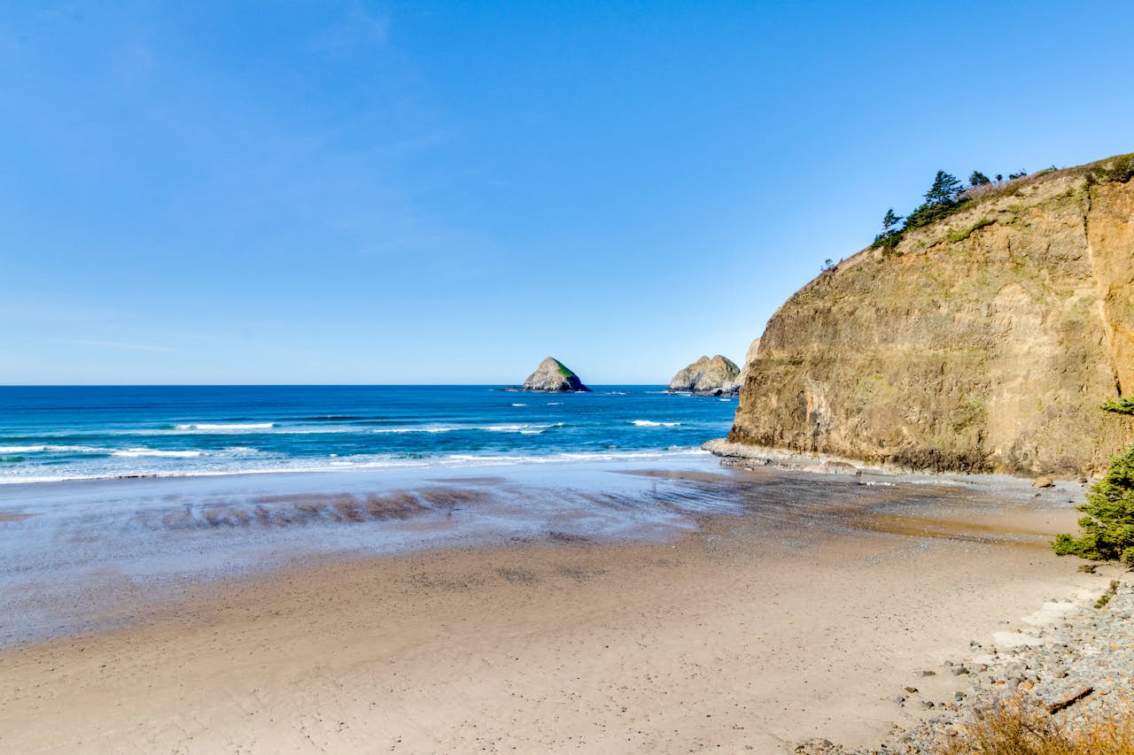 Oceanfront Cottage 3 BD Vacation Rental in Oceanside, OR Vacasa