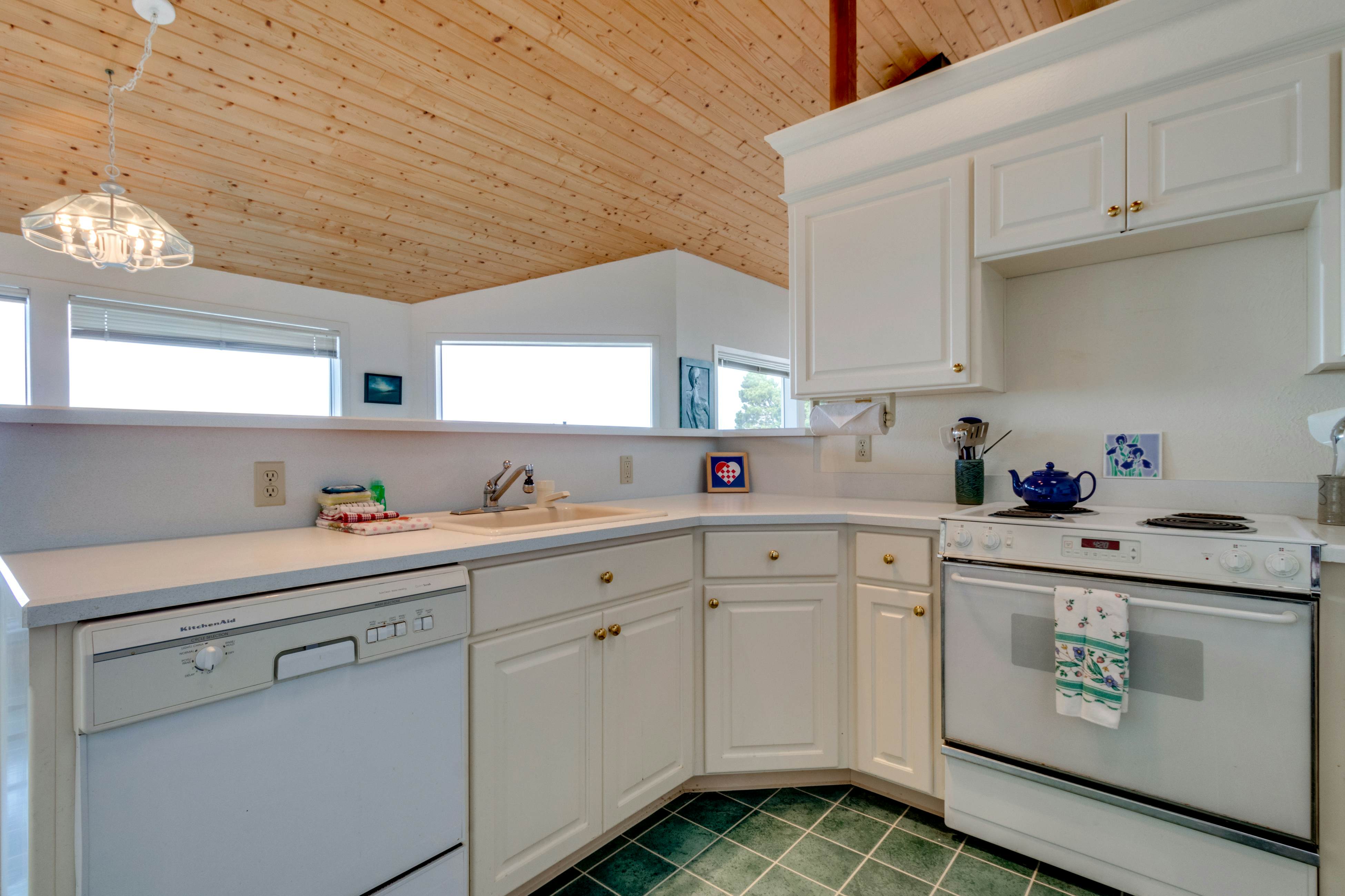 Regent Street Retreat 3 BD Oceanside, OR Vacation Rental Vacasa