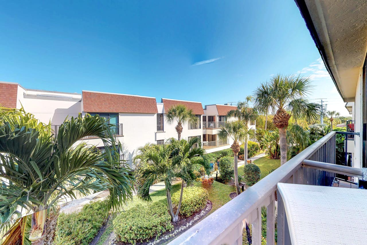 Water's Edge 105 South 1 BD Vacation Rental in Holmes Beach, FL Vacasa