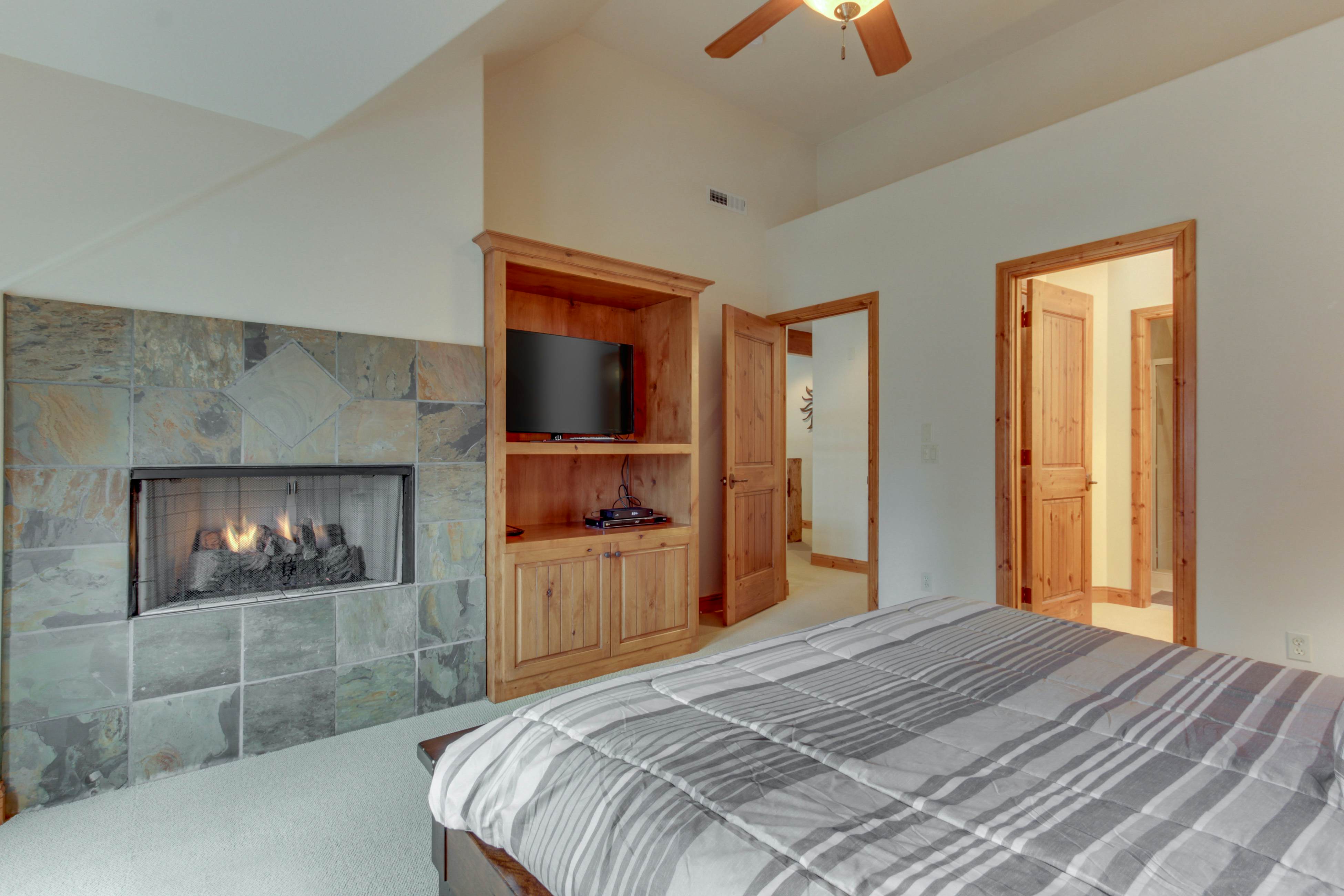 Aquila Lodge 18 3 BD Sunriver, OR Vacation Rental Vacasa