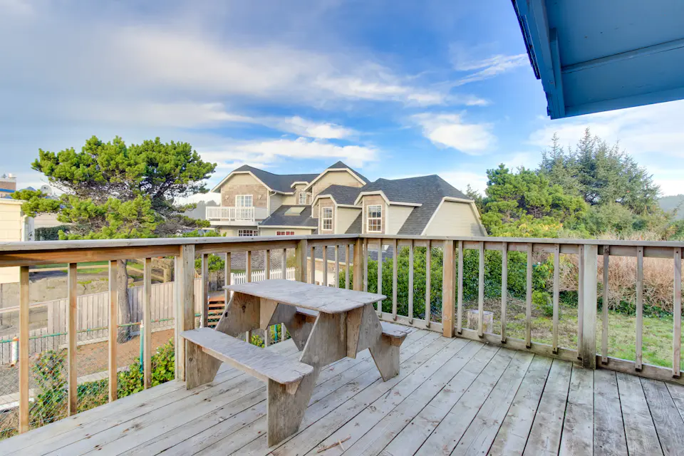 Oceanfront Views! 2 BD Vacation Rental in Lincoln City, OR Vacasa