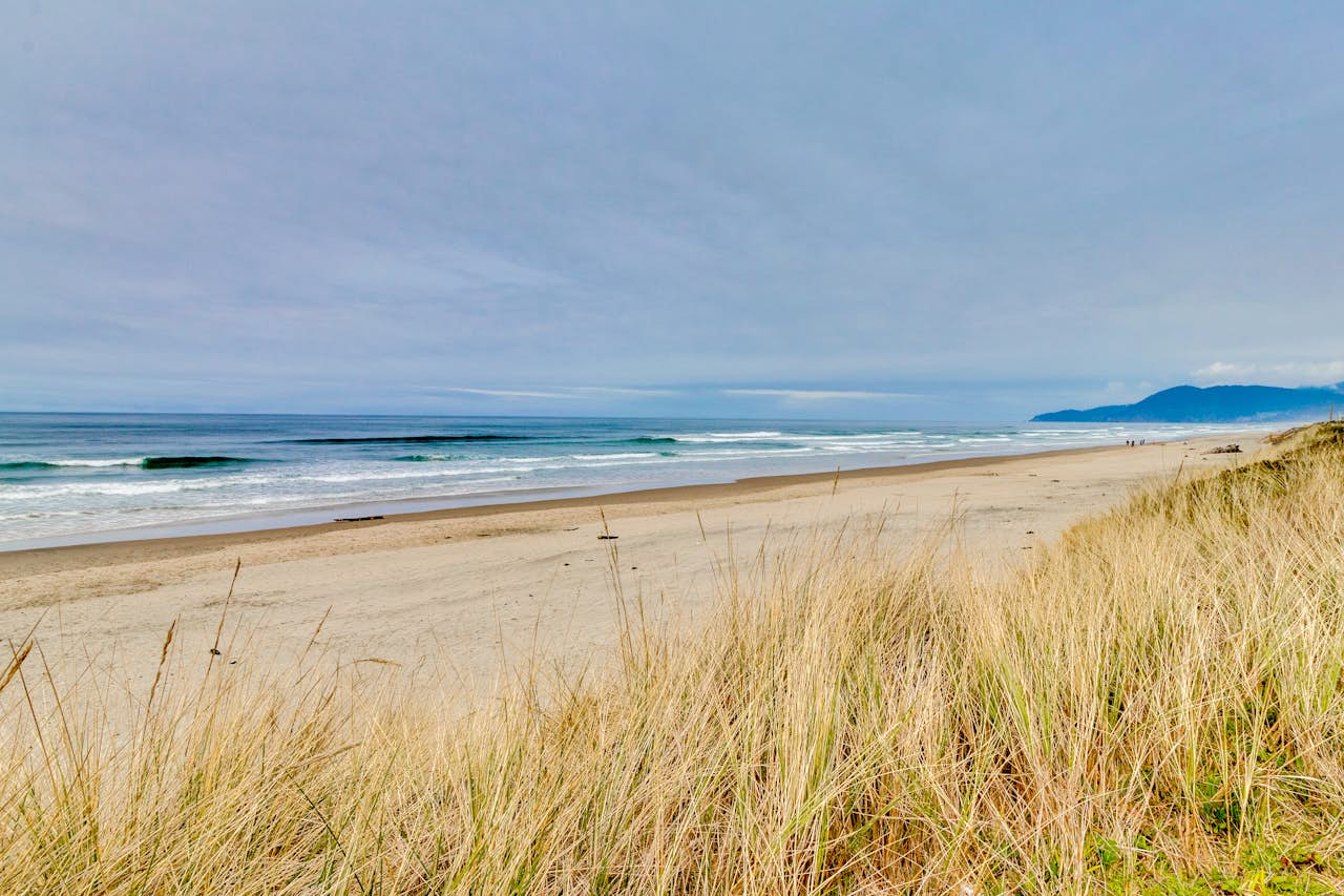 Twin Rocks Oceanfront Beach House 4 BD Vacation Rental in Rockaway