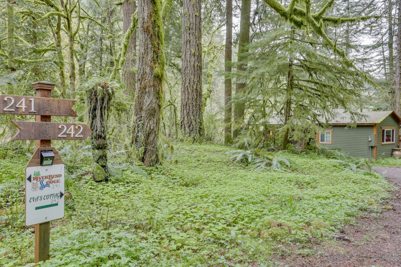 Eva's Cottage Romancing the River 1 BD Vacation Rental in Washougal