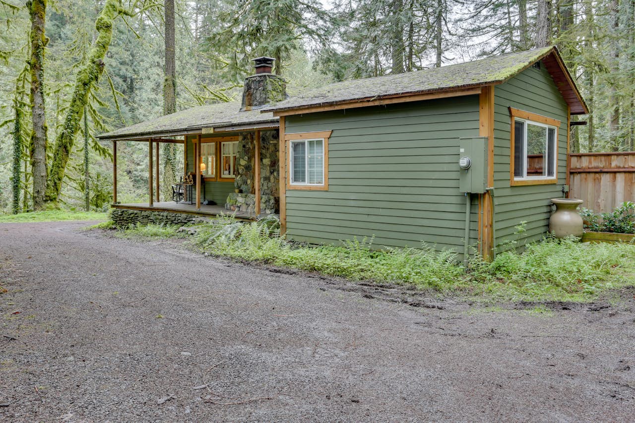Eva's Cottage Romancing the River 1 BD Vacation Rental in Washougal