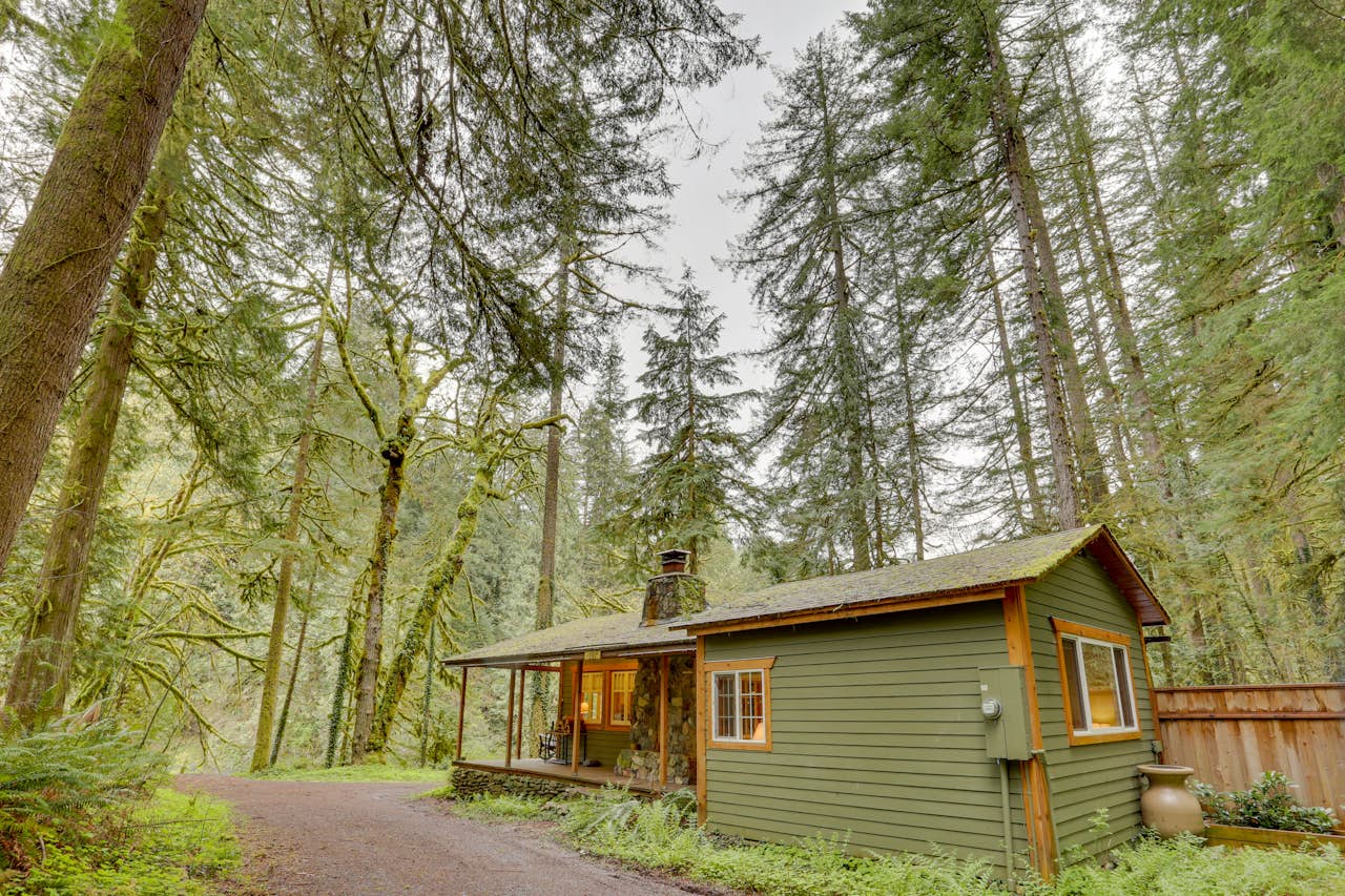 Eva's Cottage Romancing the River 1 BD Vacation Rental in Washougal
