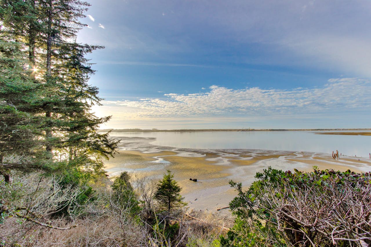 Seagate Guest House 3 BD Vacation Rental in Coos Bay, OR Vacasa