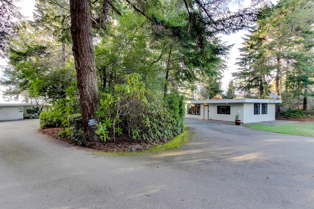 Seagate Cottage 2 BD Vacation Rental in Coos Bay, OR Vacasa