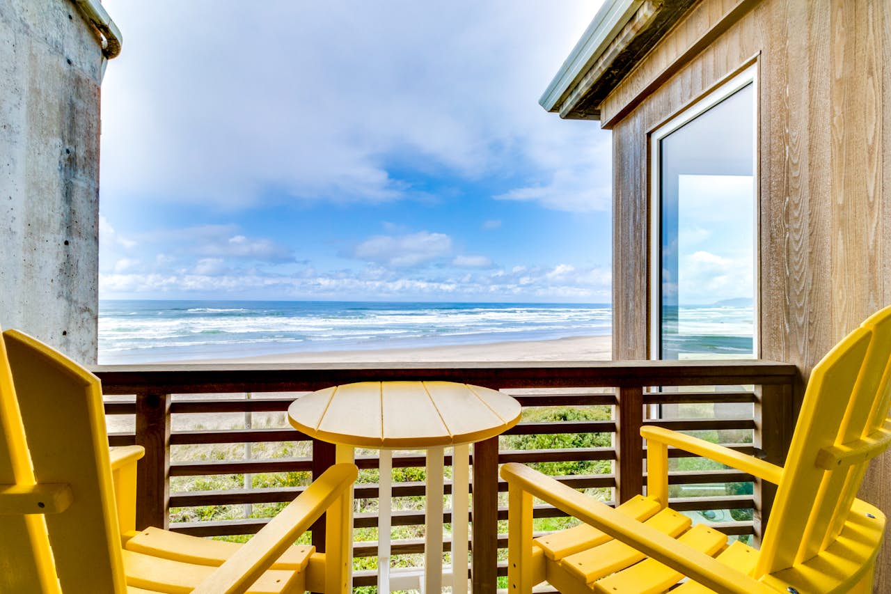 The Modern Oceanfront View Condo 203 2 BD Rockaway Beach, OR