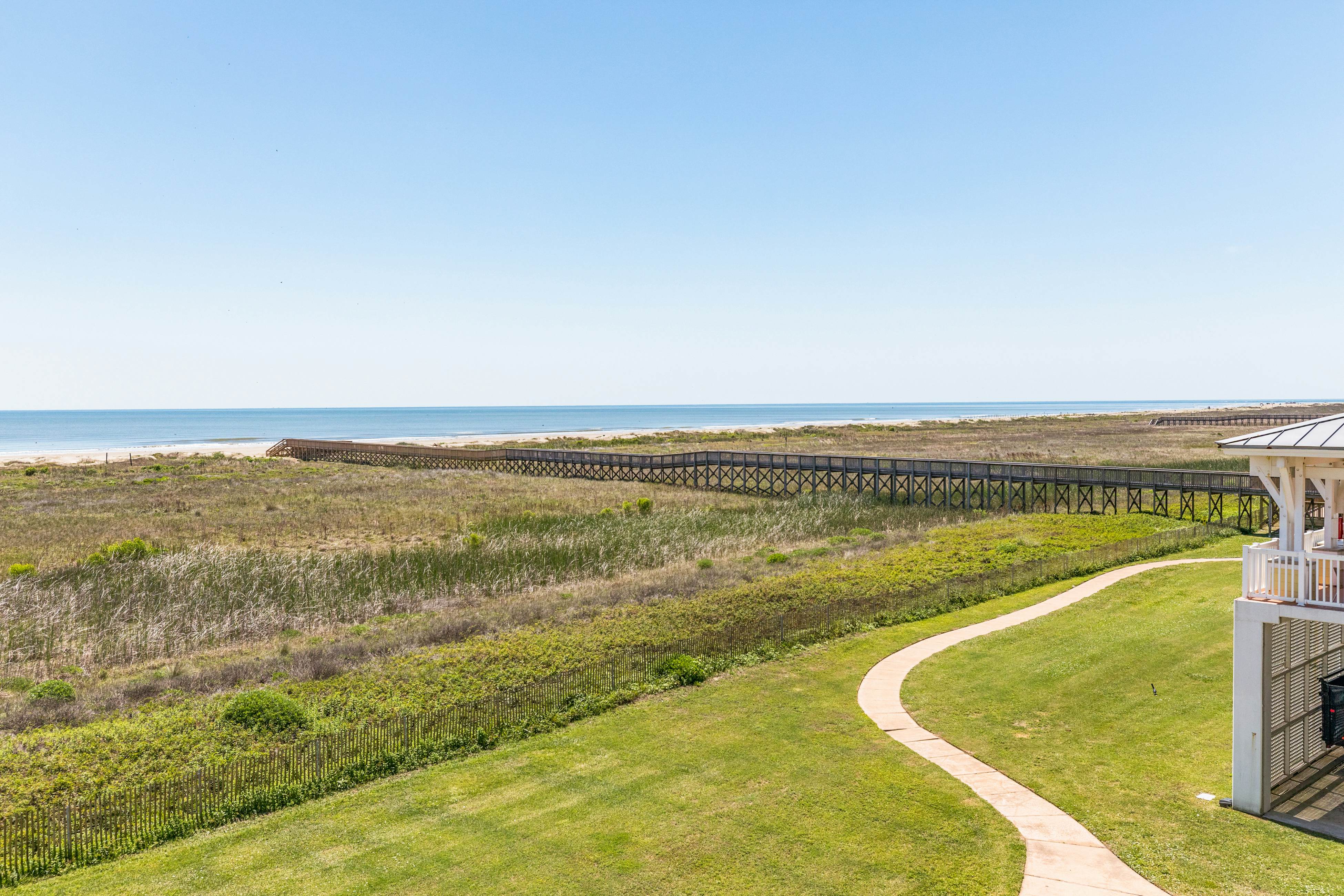 Pointe West Resort - Treasure on the Beach