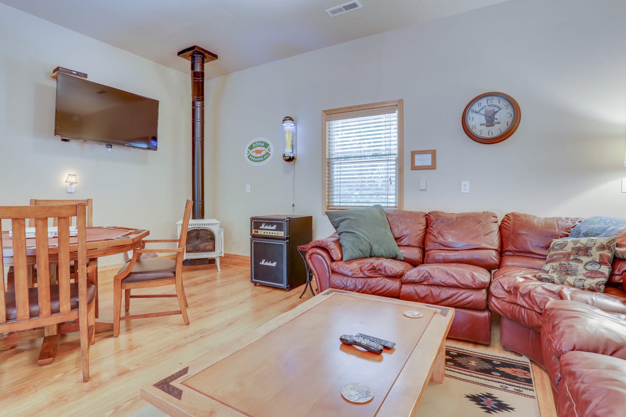 Salmon River Lodge 5 BD Vacation Rental in Welches, OR Vacasa