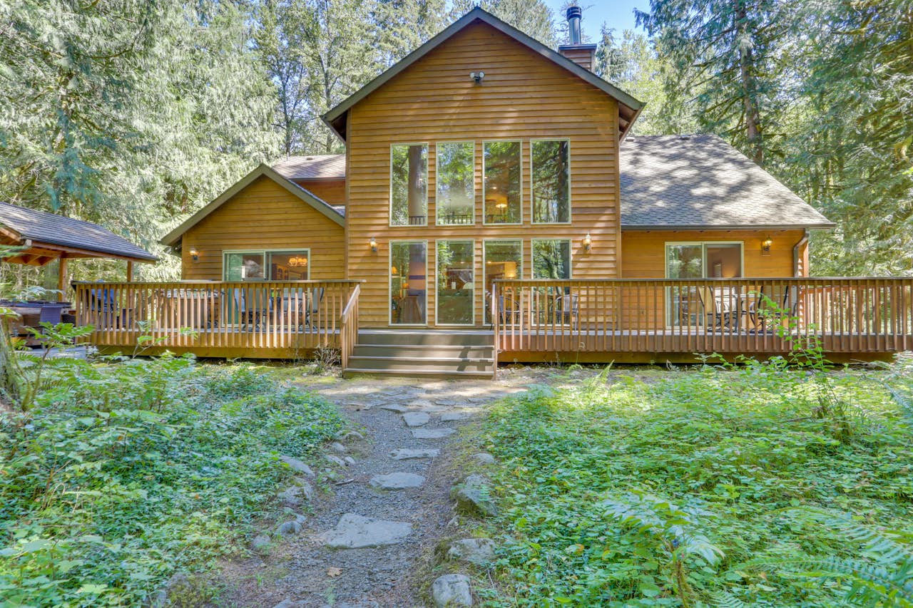 Salmon River Lodge 5 BD Vacation Rental in Welches, OR Vacasa