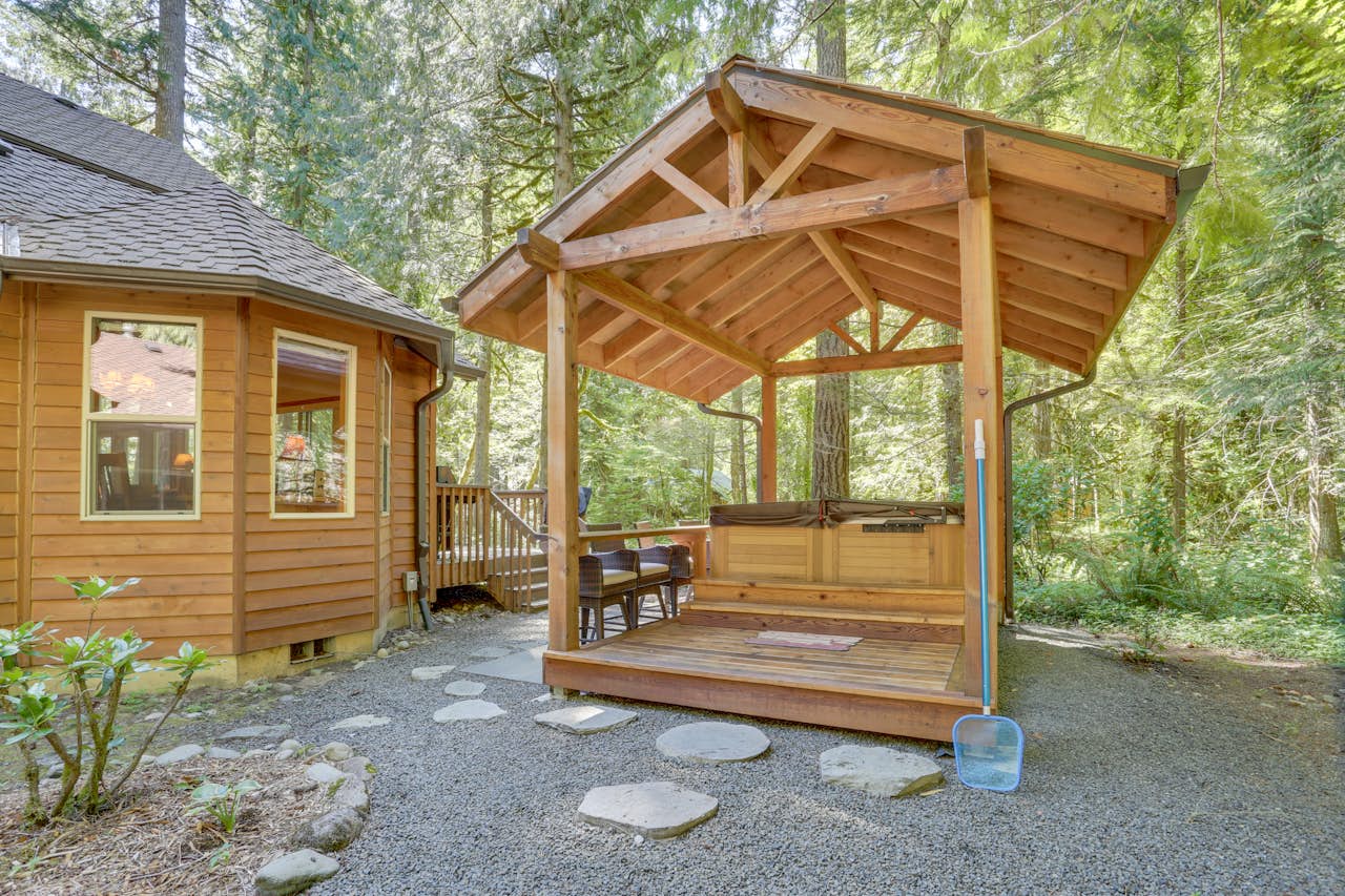 Salmon River Lodge 5 BD Vacation Rental in Welches, OR Vacasa