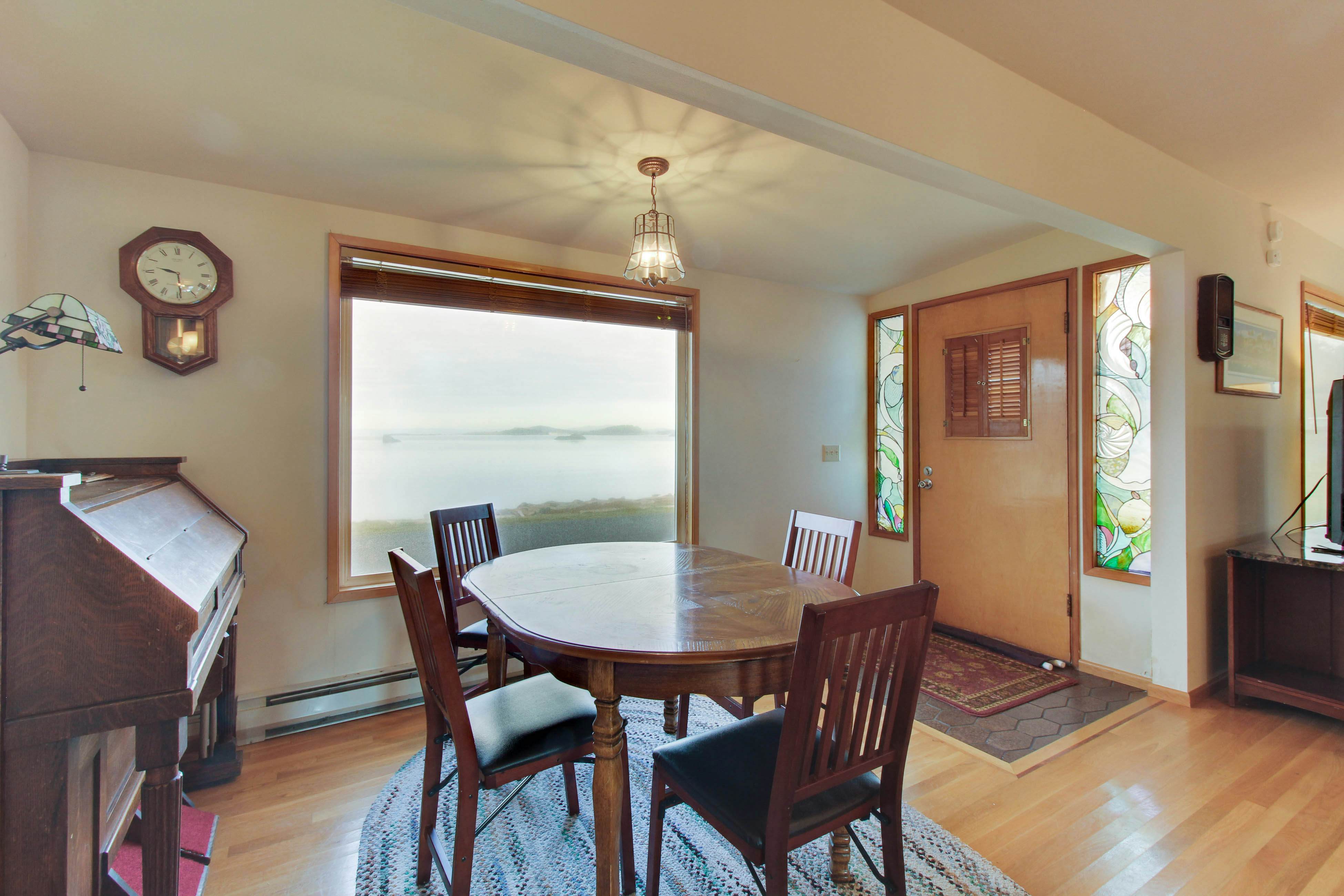 Lopez Island Agate Beach Waterfront Home