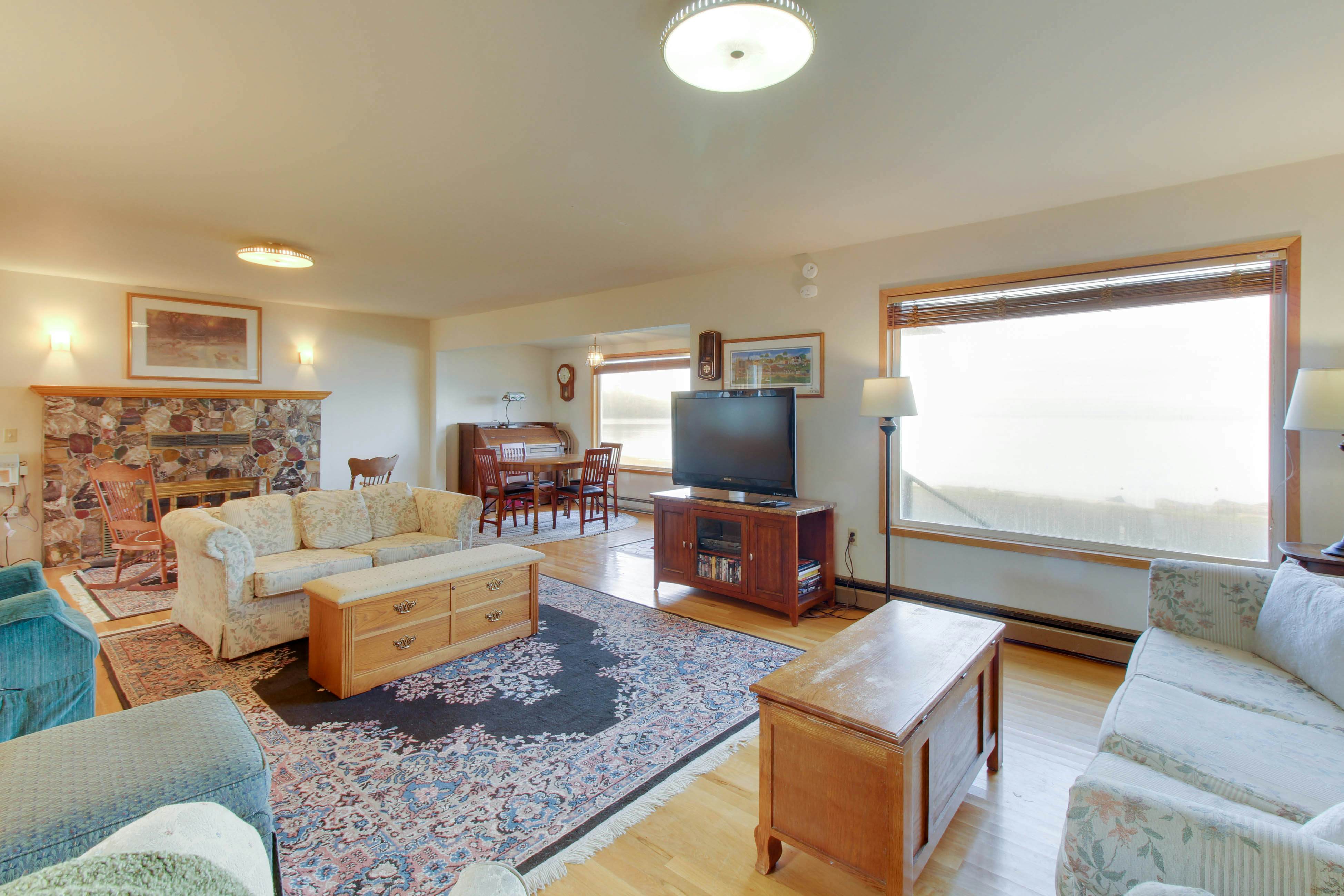 Lopez Island Agate Beach Waterfront Home