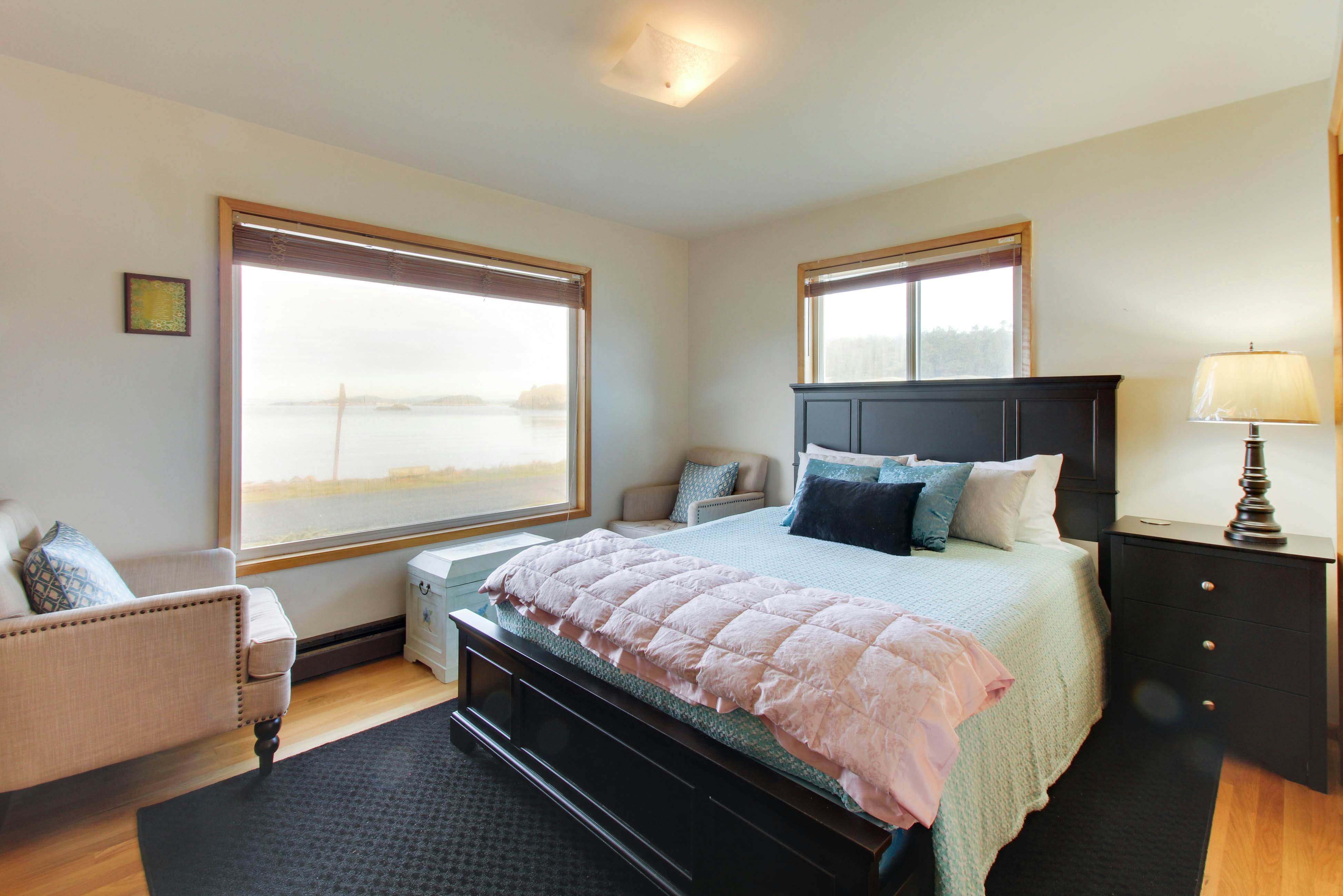 Lopez Island Agate Beach Waterfront Home