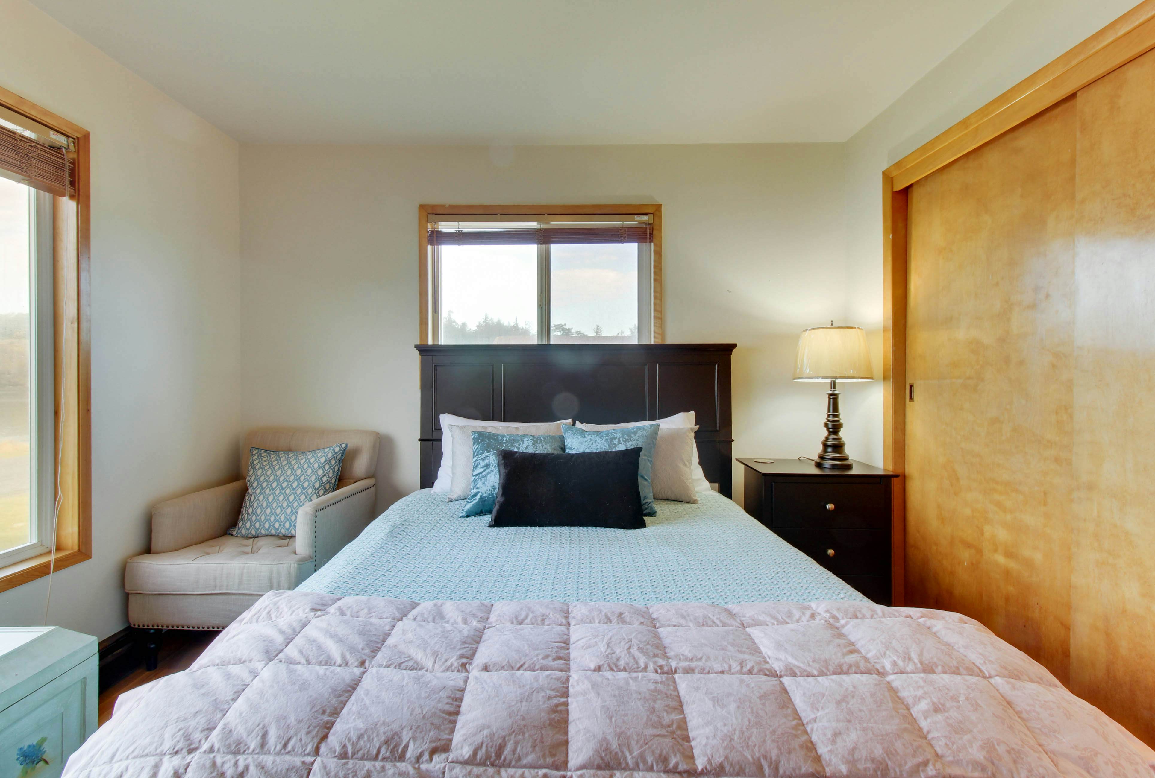 Lopez Island Agate Beach Waterfront Home