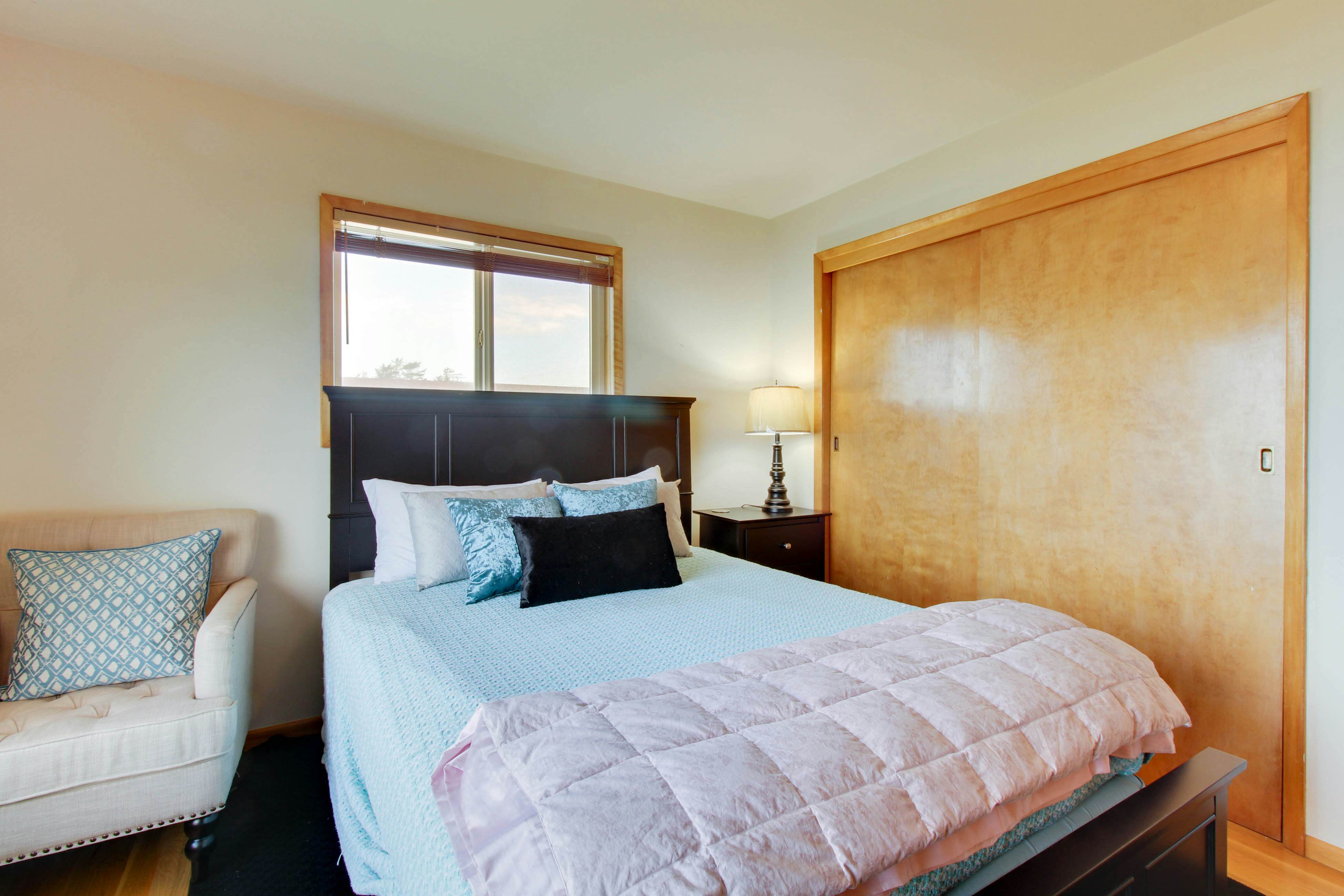 Lopez Island Agate Beach Waterfront Home