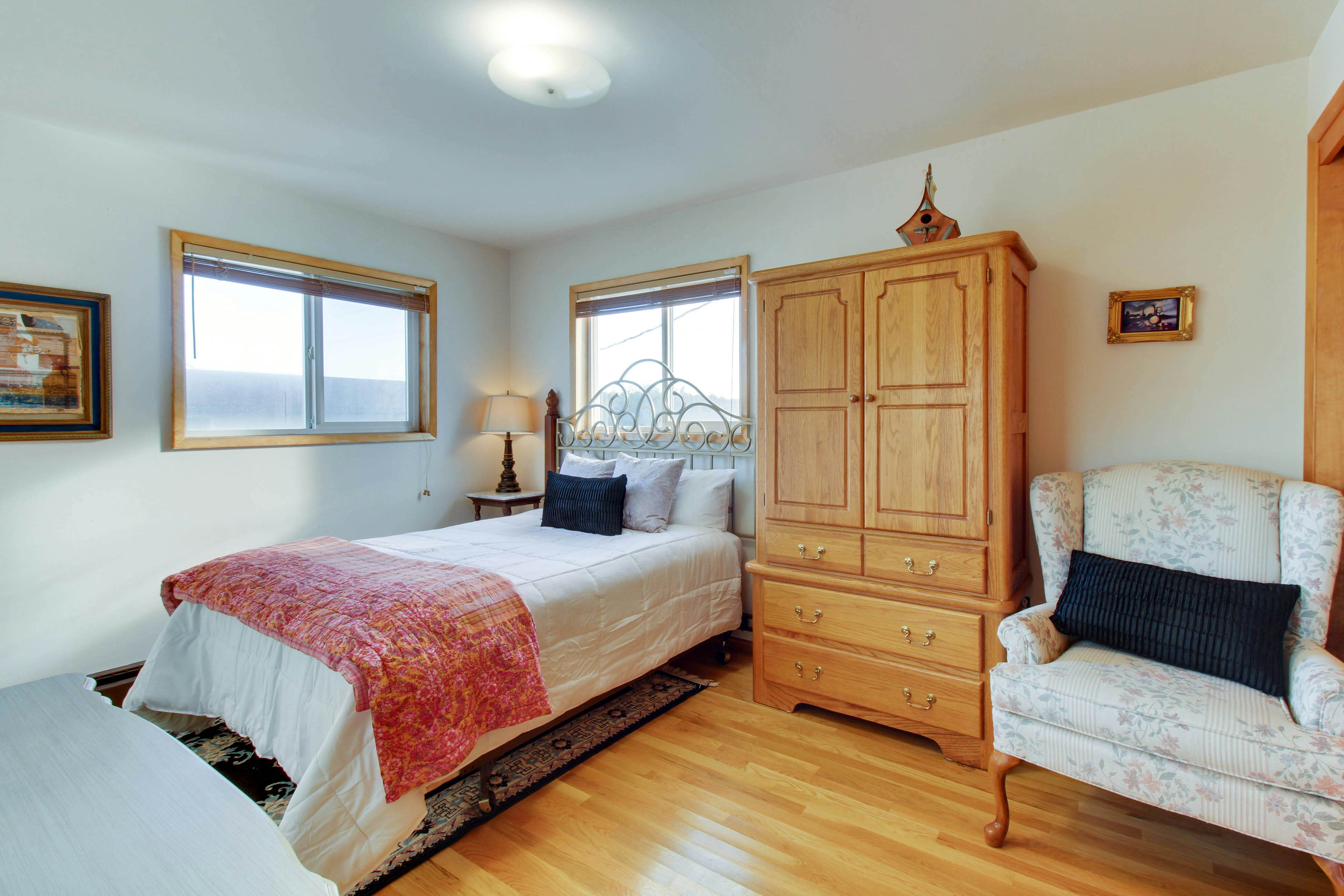 Lopez Island Agate Beach Waterfront Home