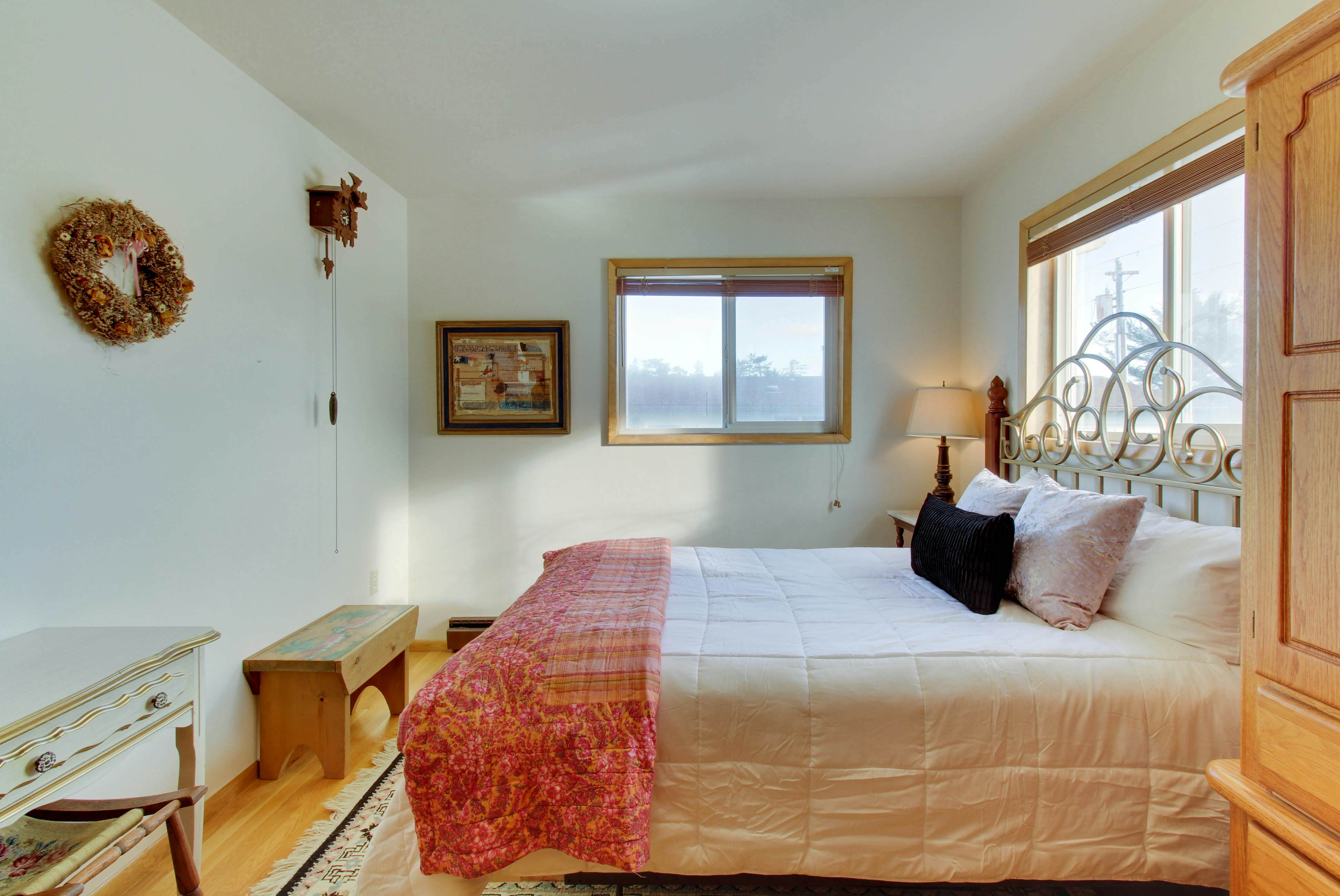 Lopez Island Agate Beach Waterfront Home