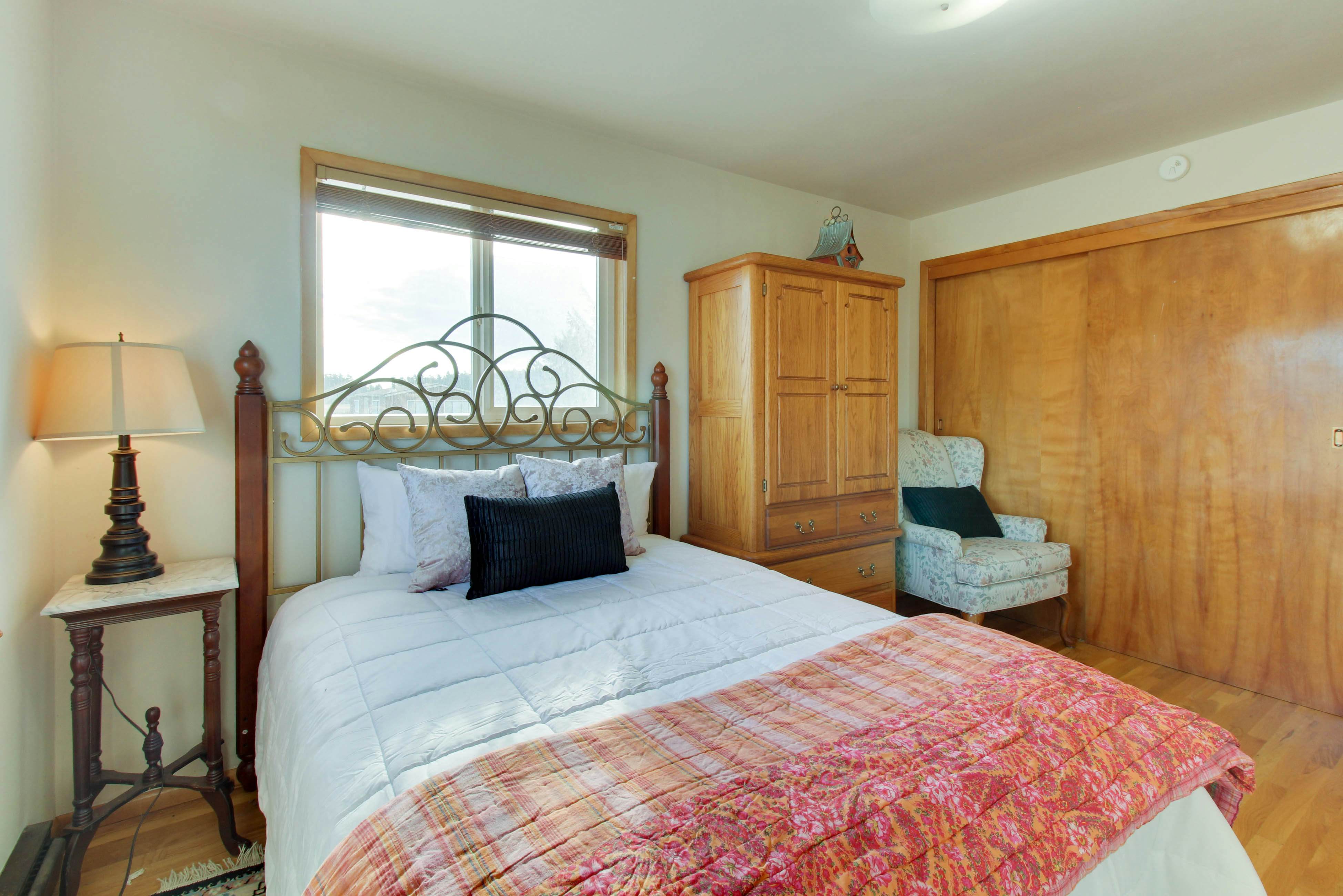 Lopez Island Agate Beach Waterfront Home