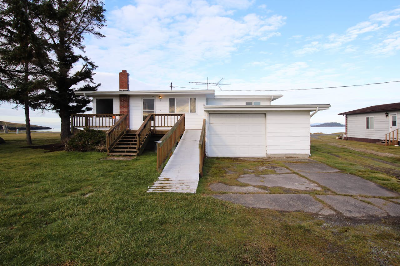 Lopez Island Agate Beach Waterfront Home 3 BD Vacation Rental in