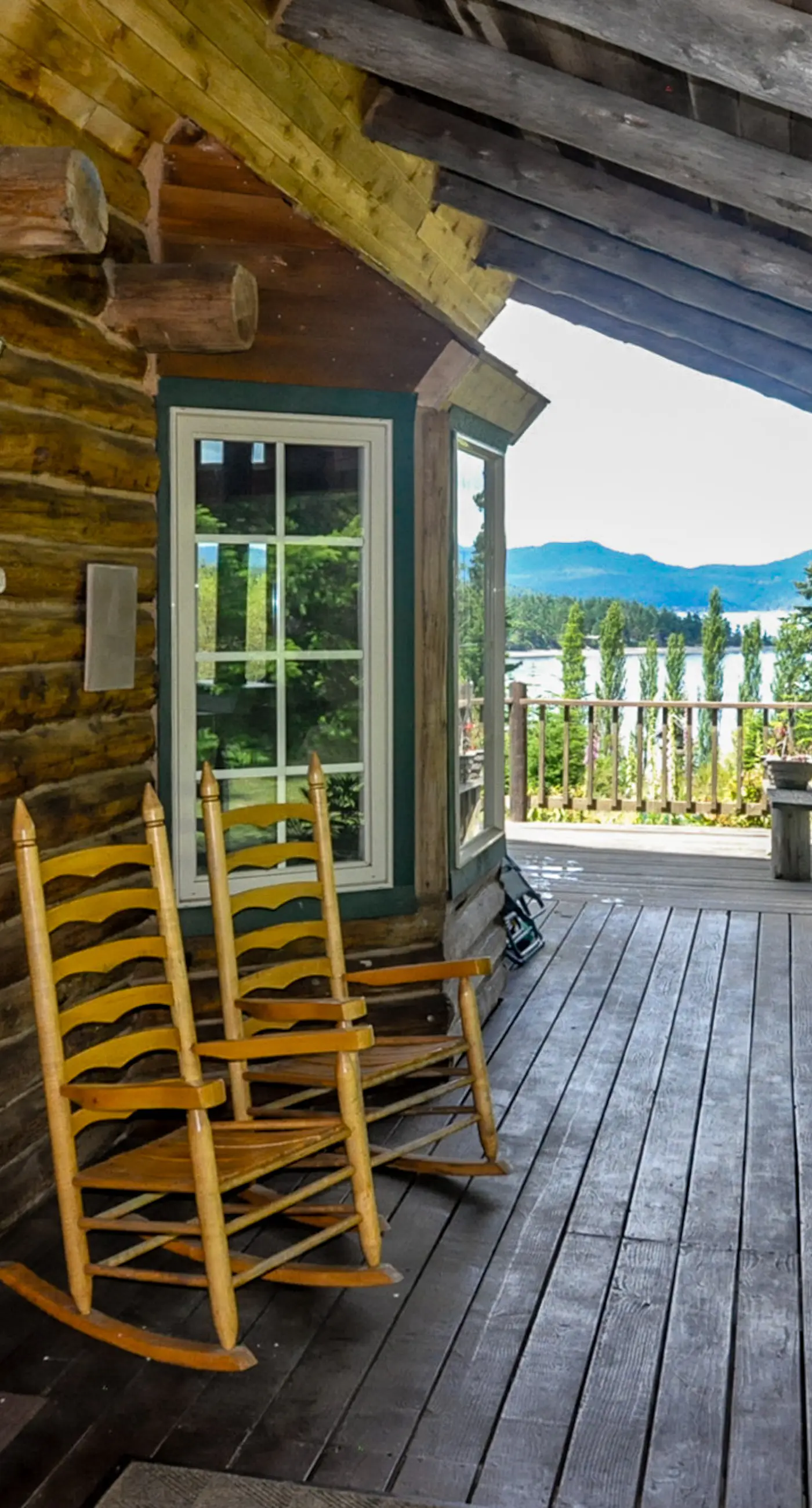 Waterview Log Home on Lopez Adjacent to Spencer Spit