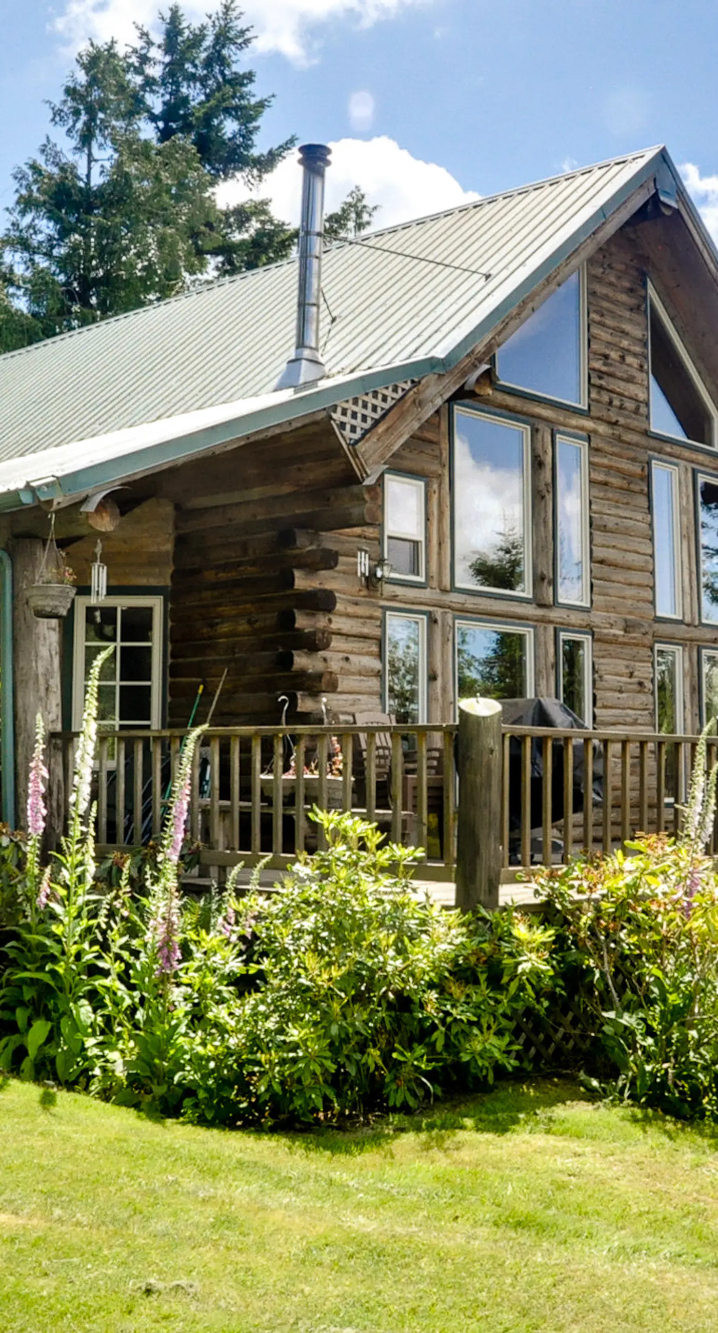 Waterview Log Home on Lopez Adjacent to Spencer Spit