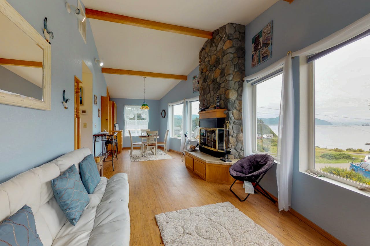 Admiral's Landing 2 BD Port Orford, OR Vacation Rental Vacasa