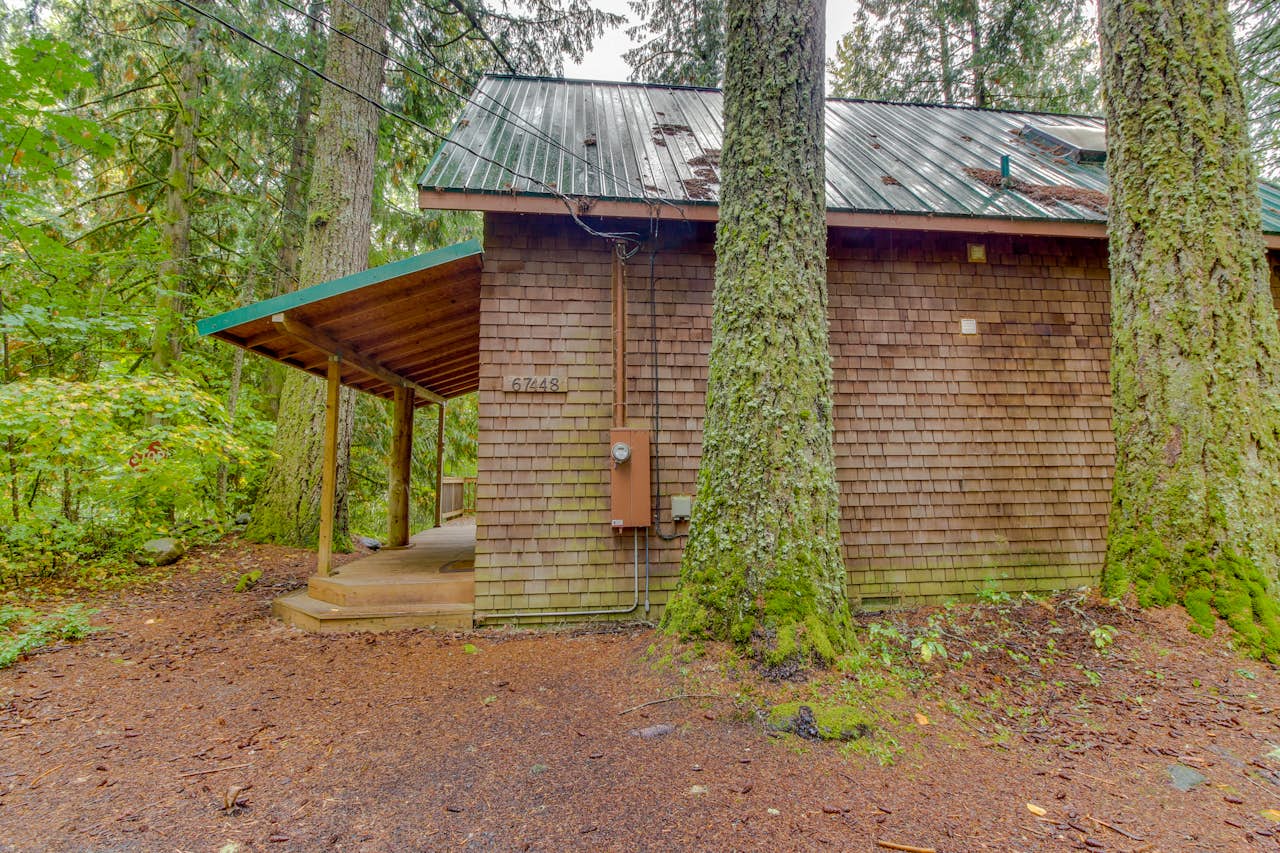 Roaring River Retreat 1 BD Vacation Rental in Rhododendron, OR Vacasa