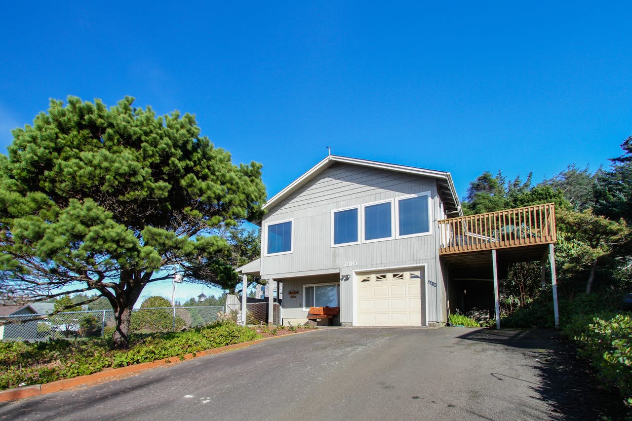 The Money Pit Beach House 4 BD Vacation Rental in Lincoln City, OR