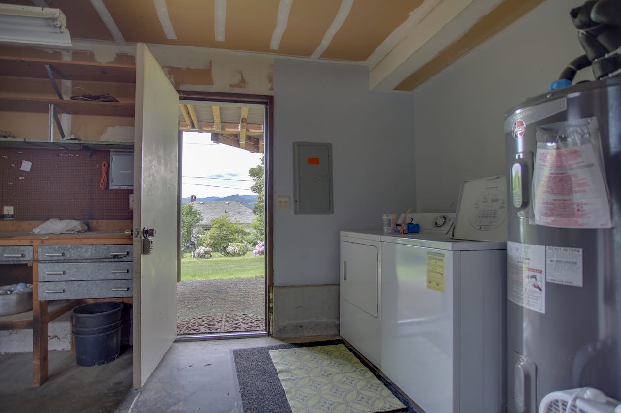 Cascade River Watch 3 BD Vacation Rental in Cascade Locks, OR Vacasa