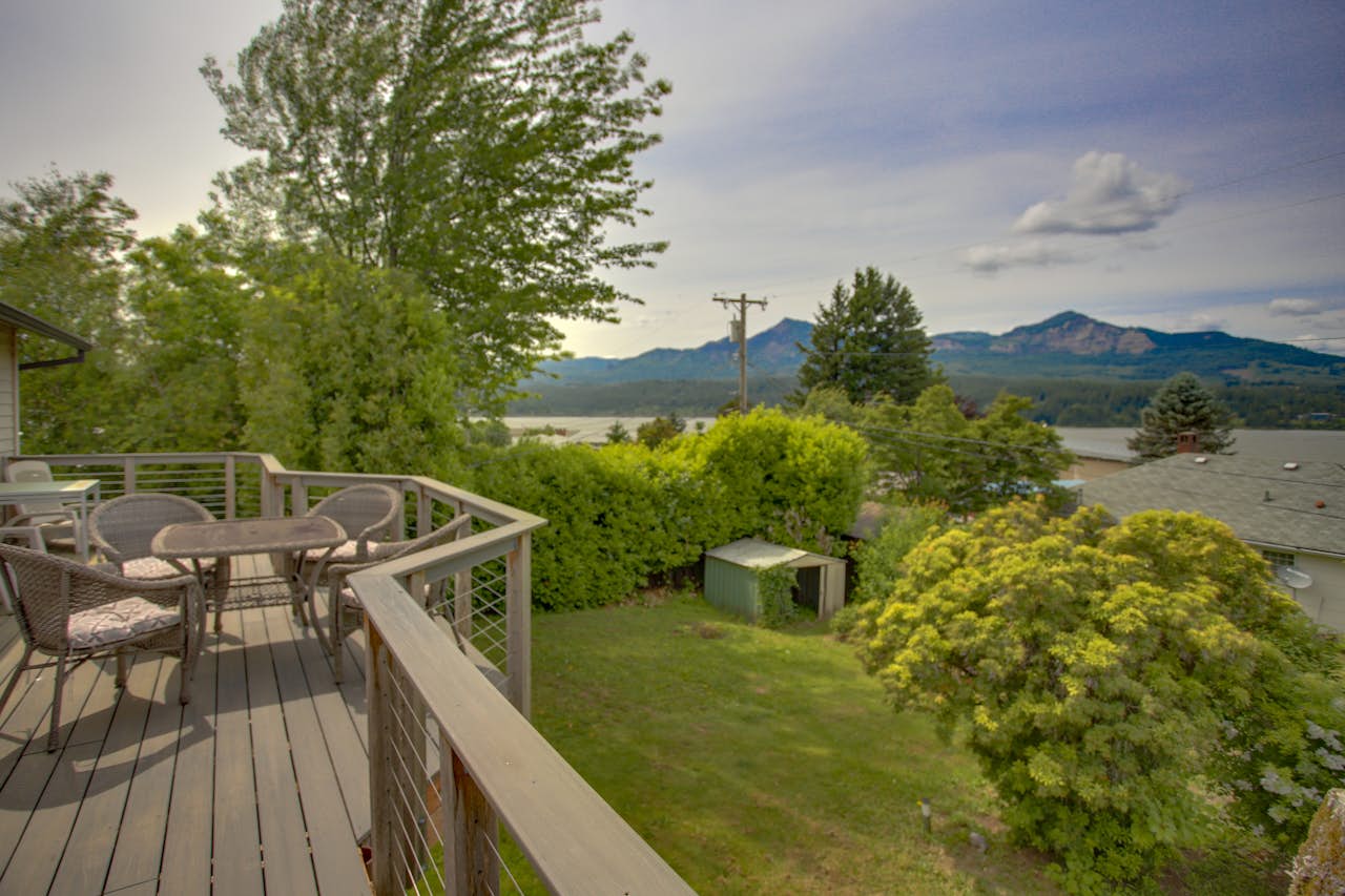 Cascade River Watch 3 BD Vacation Rental in Cascade Locks, OR Vacasa
