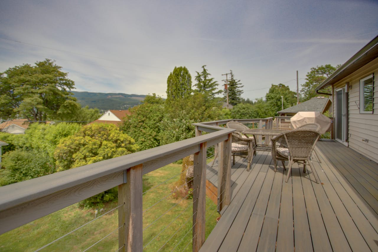 Cascade River Watch 3 BD Vacation Rental in Cascade Locks, OR Vacasa
