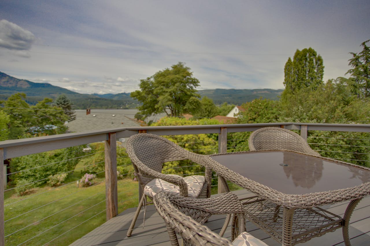 Cascade River Watch 3 BD Vacation Rental in Cascade Locks, OR Vacasa