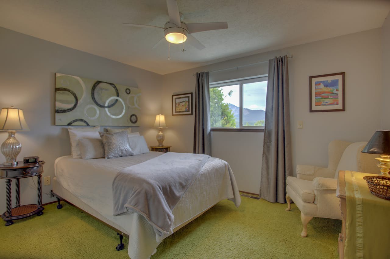 Cascade River Watch 3 BD Vacation Rental in Cascade Locks, OR Vacasa