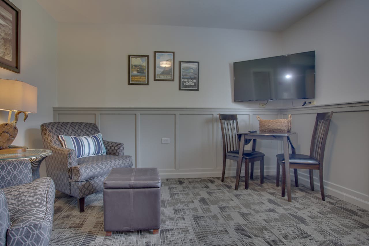 Cascade River Watch 3 BD Vacation Rental in Cascade Locks, OR Vacasa