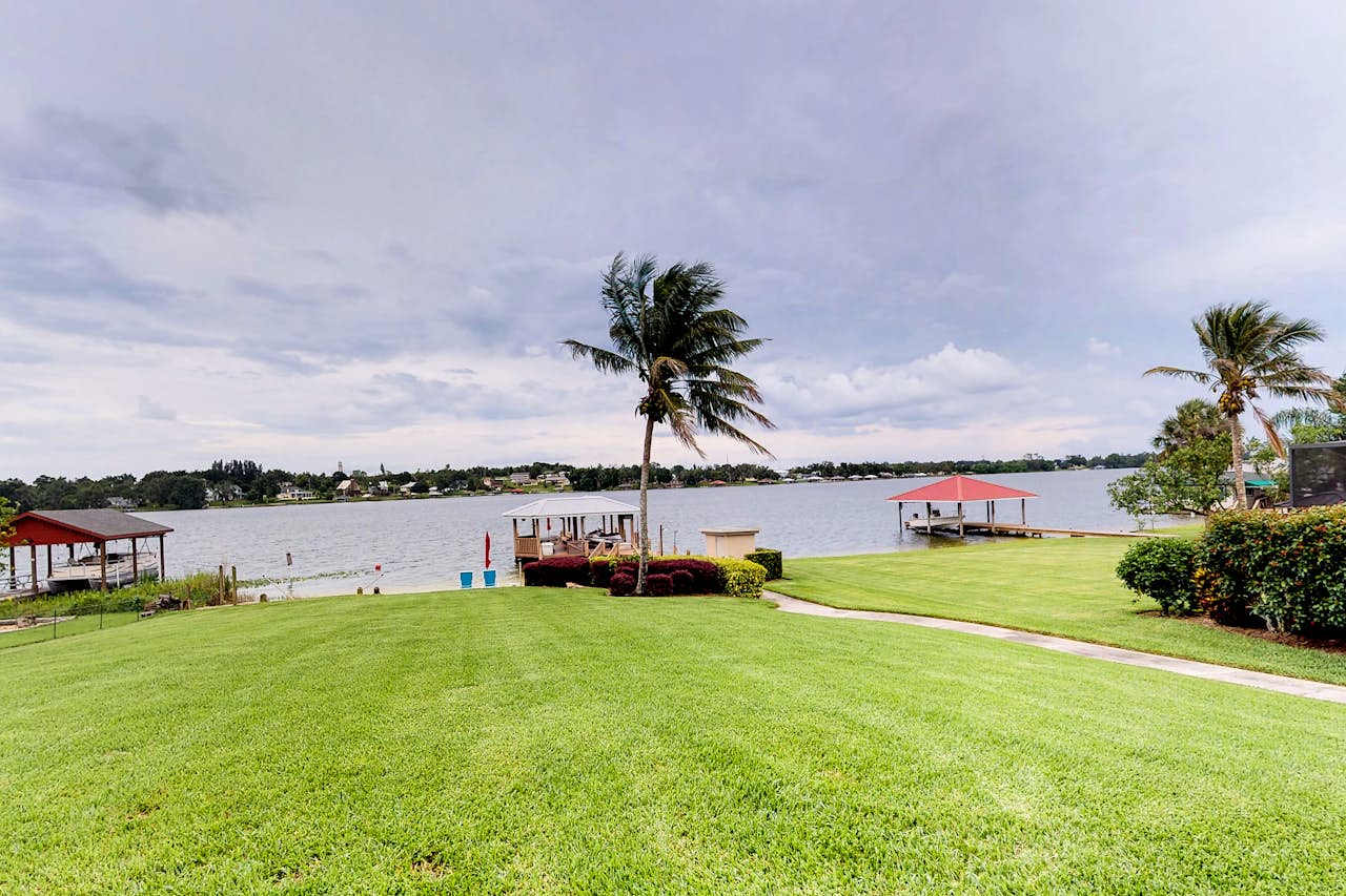 Luxury on Lake June 4 BD Vacation Rental in Lake Placid, FL Vacasa