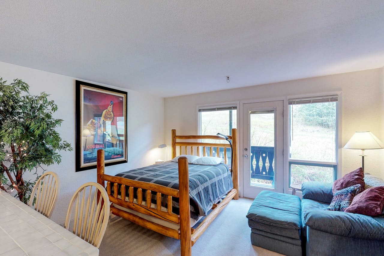 East Condo 210 0 BD Girdwood, AK Vacation Rental Vacasa