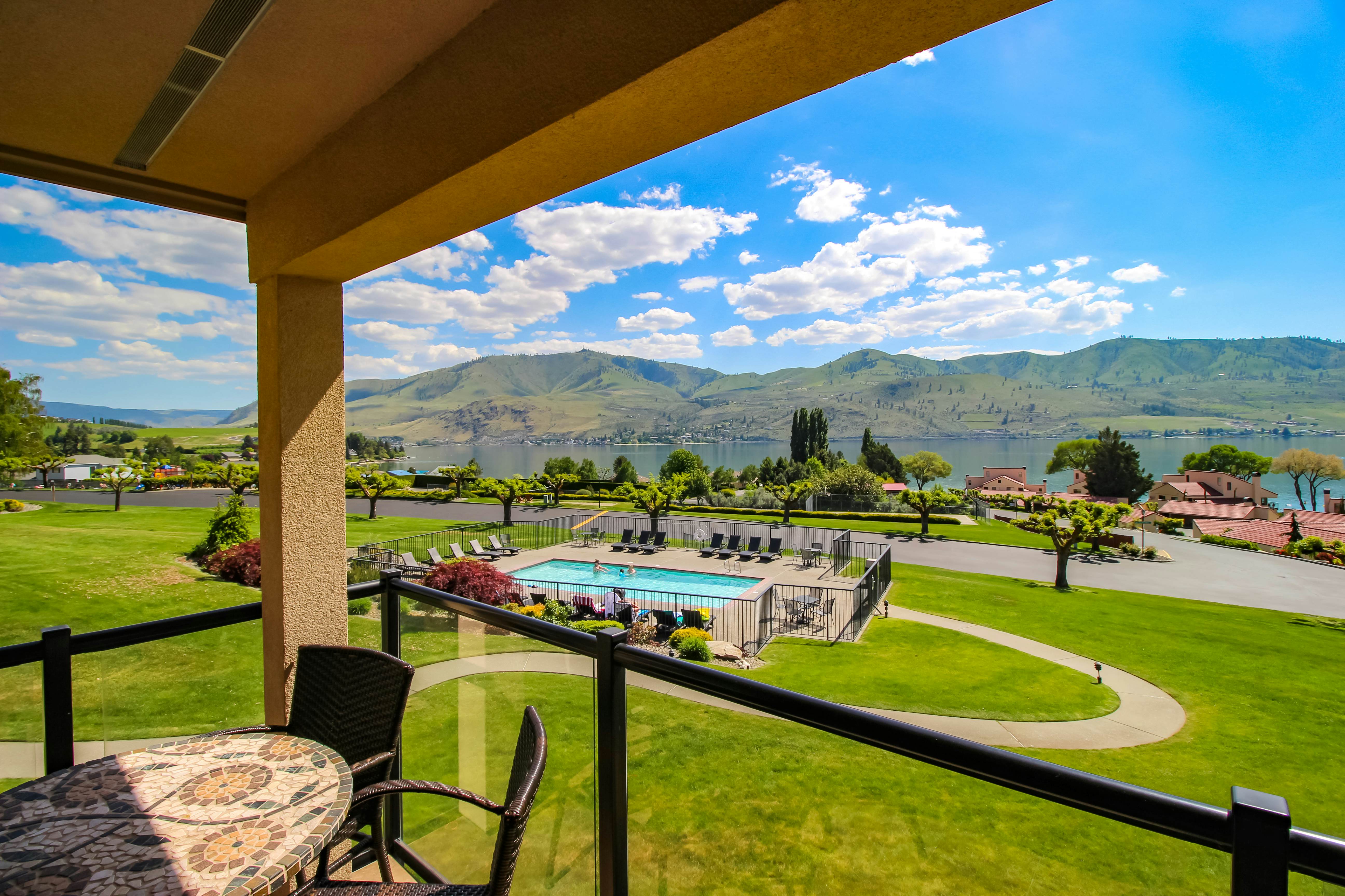 Lake Chelan Shores - A Lakeside Spectacular #17-10