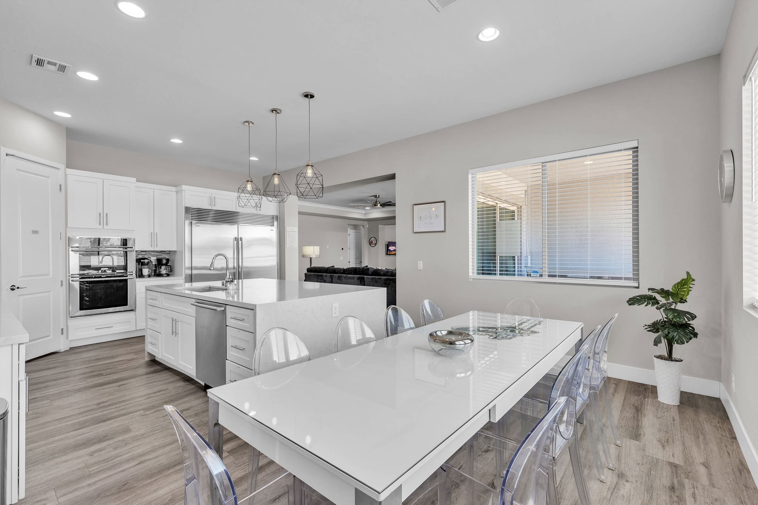 Luxury & Comfort Await at Viva Oasis – A Spacious Las Vegas Retreat