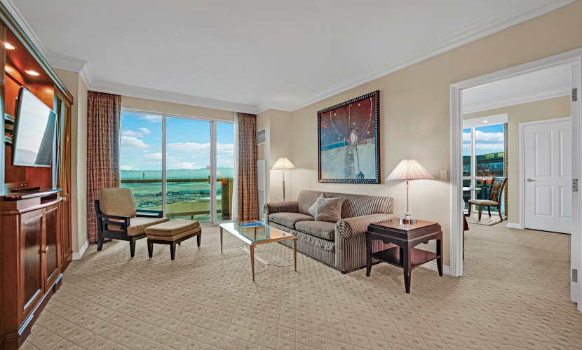 Kintsugi Retreat-Condo-StripView-No Resort Fee