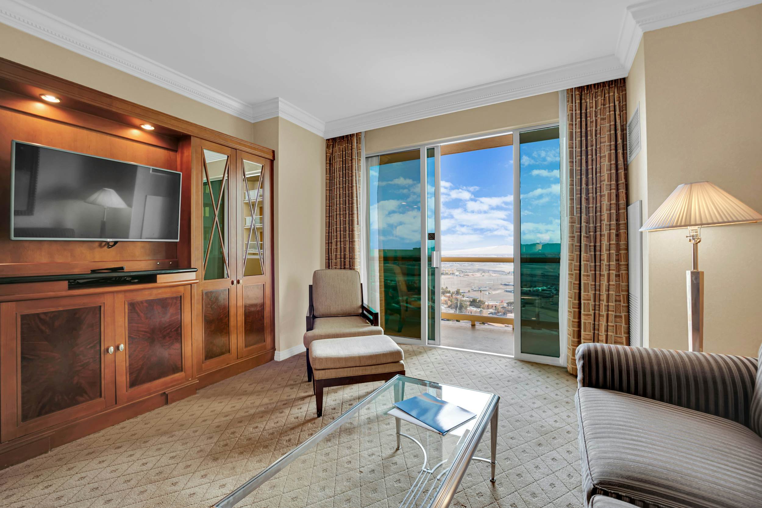 Kintsugi Retreat-Condo-Balcony-StripView