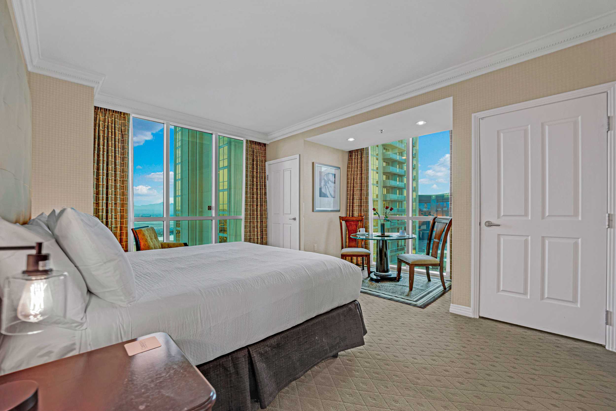 Kintsugi Retreat-Condo-StripView-No Resort Fee