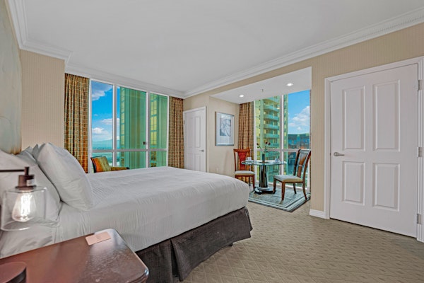 Kintsugi Retreat-Condo-StripView-No Resort Fee