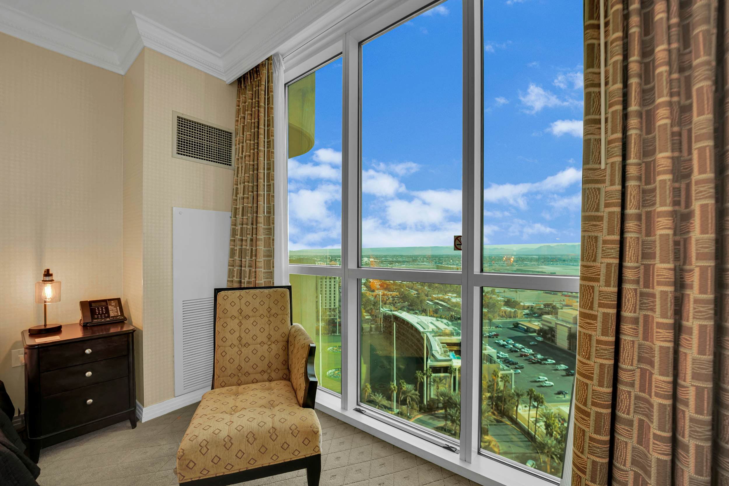 Kintsugi Retreat-Condo-Balcony-StripView