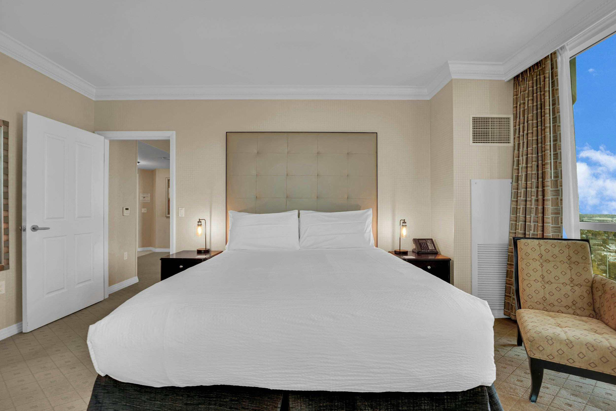 Kintsugi Retreat-Condo-Balcony-StripView