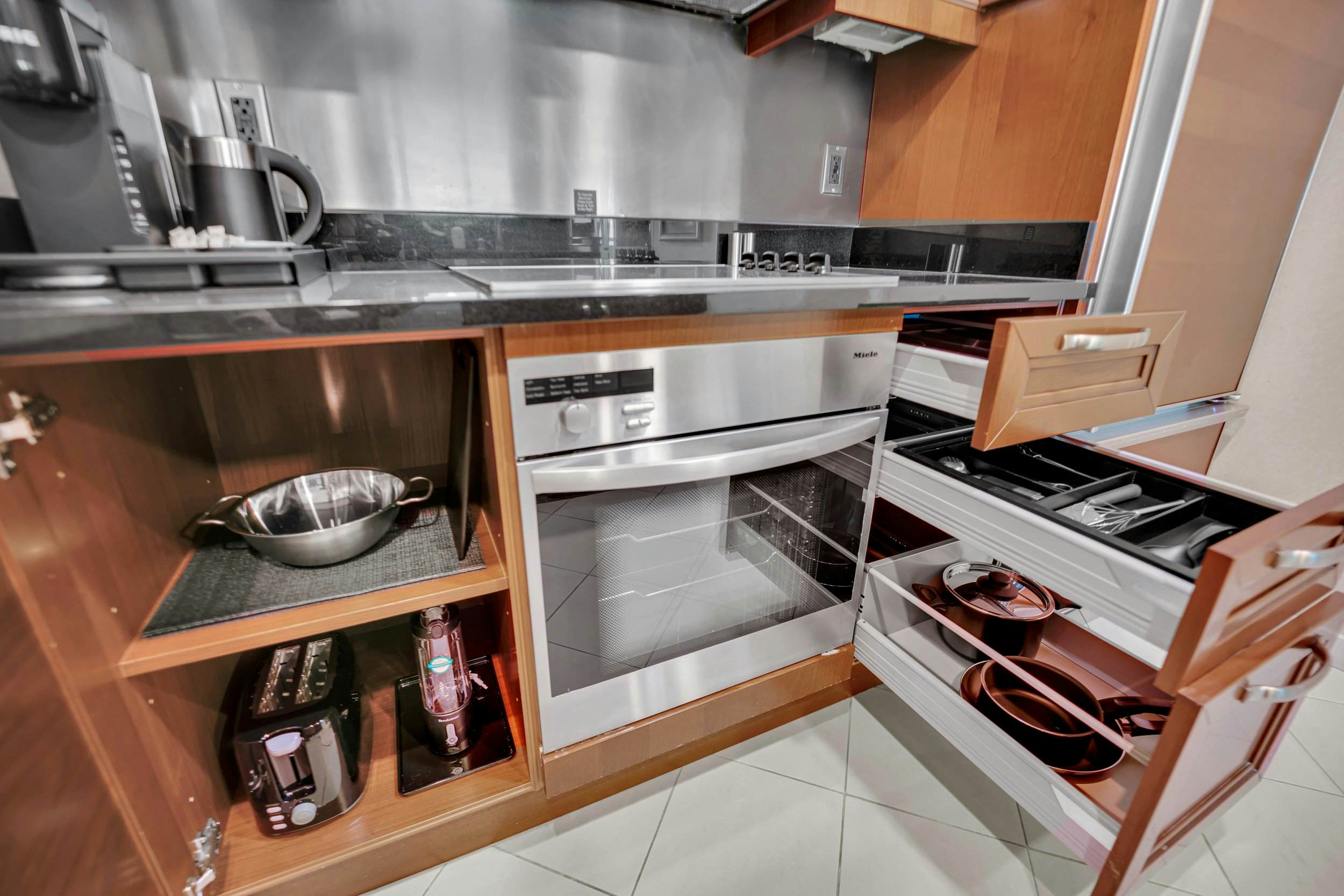 Kintsugi Retreat-Condo-Balcony-StripView