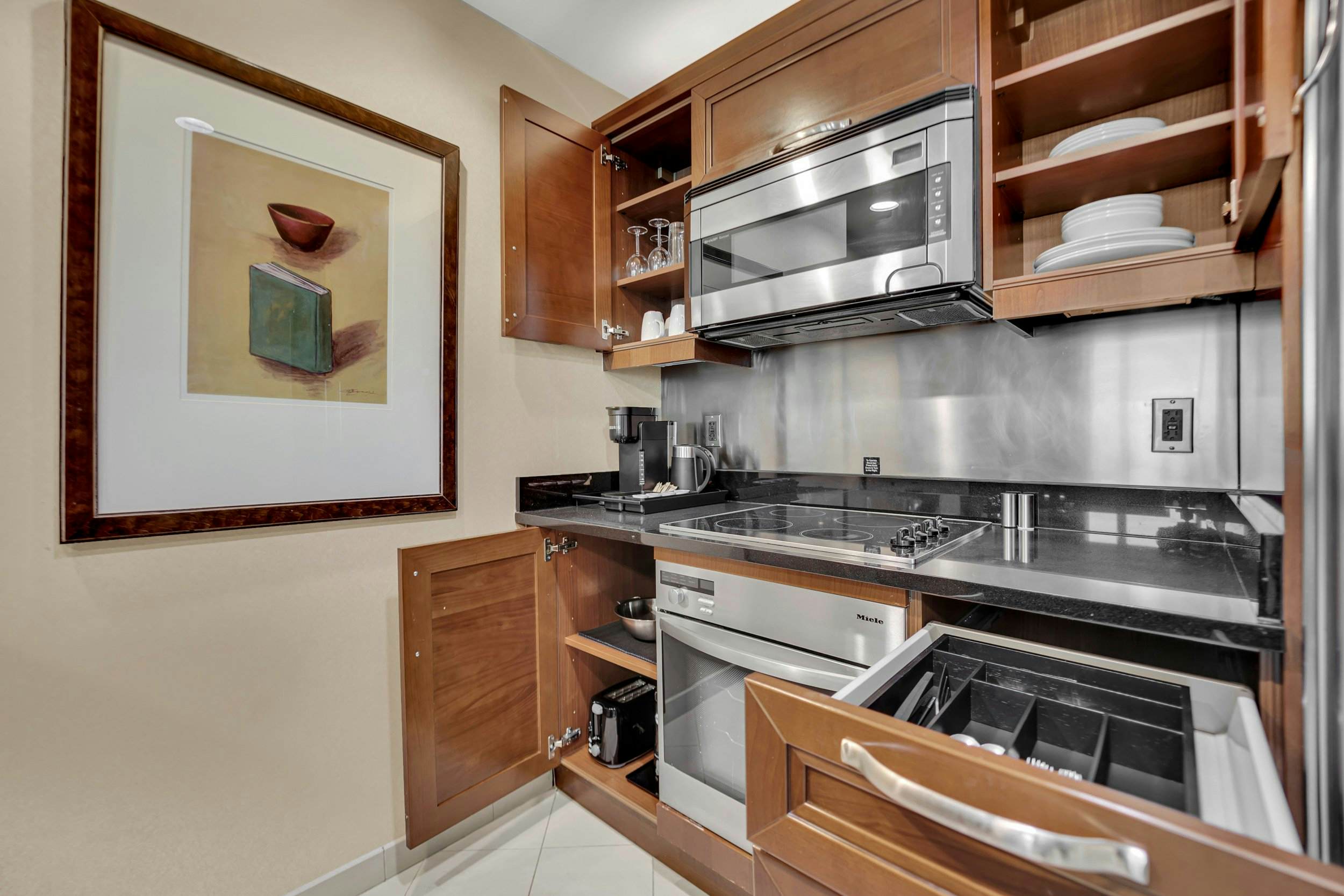 Kintsugi Retreat-Condo-Balcony-StripView