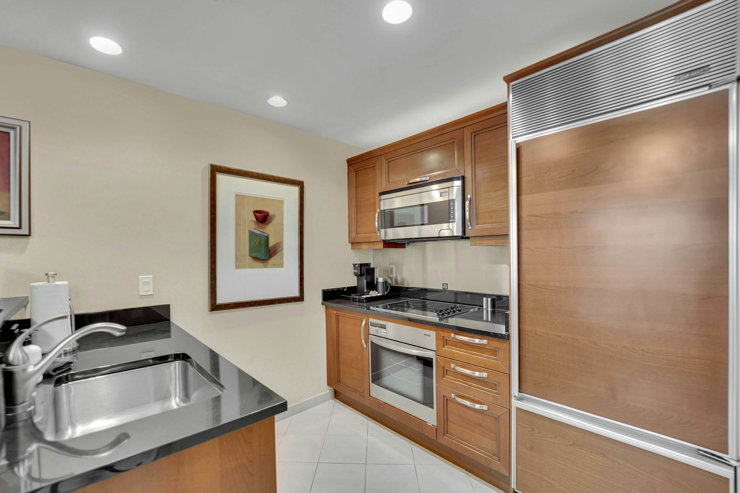 Kintsugi Retreat-Condo-Balcony-StripView