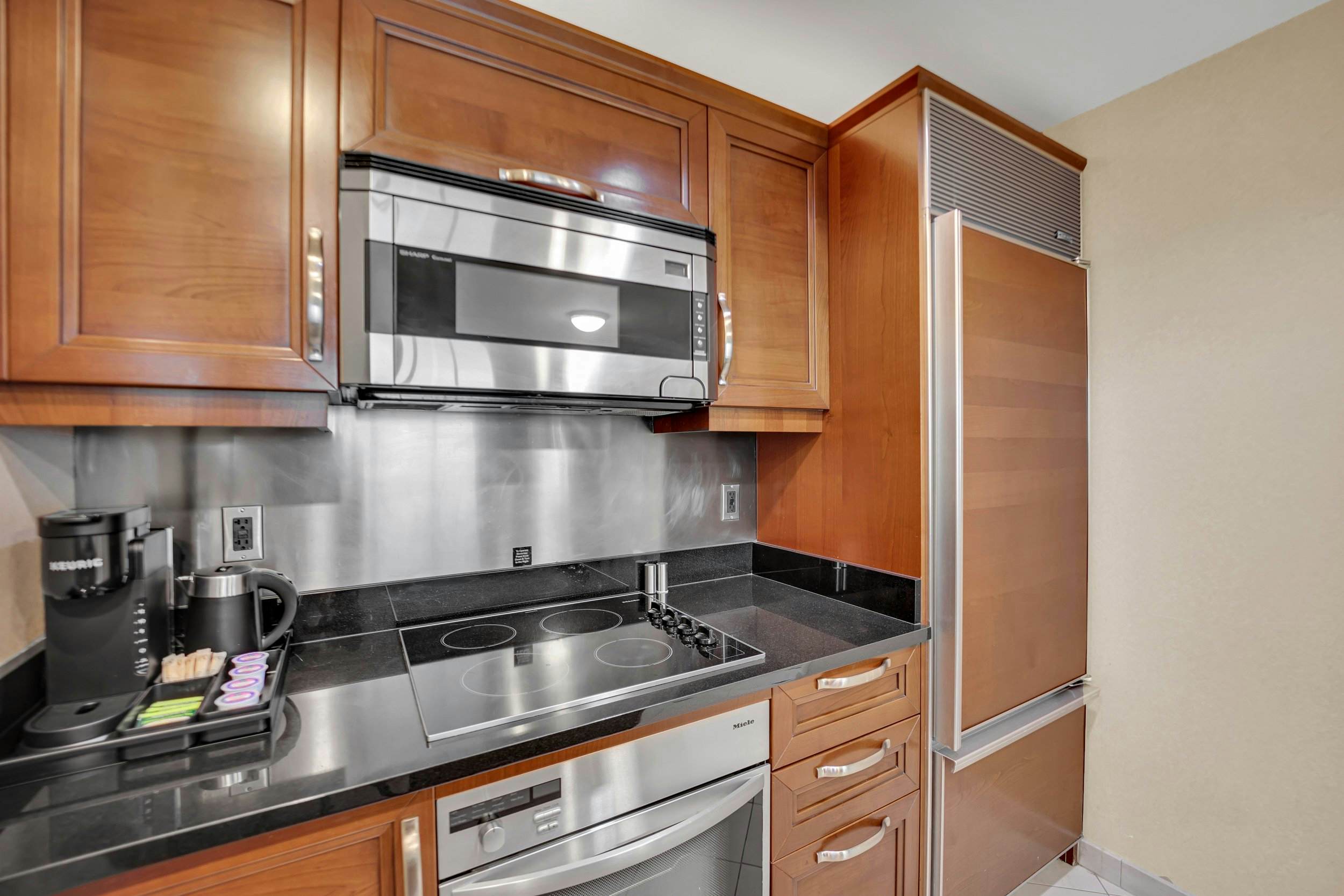 Kintsugi Retreat-Condo-Balcony-StripView